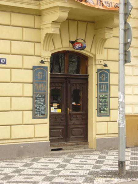 Vchod do Trafika Bar 67